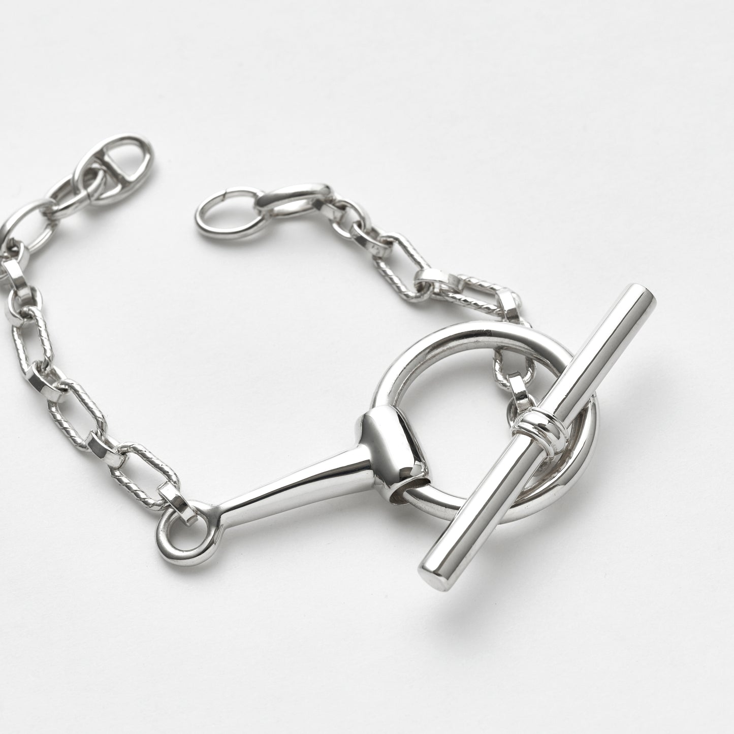 CIRCLE T CHAIN BRACELET