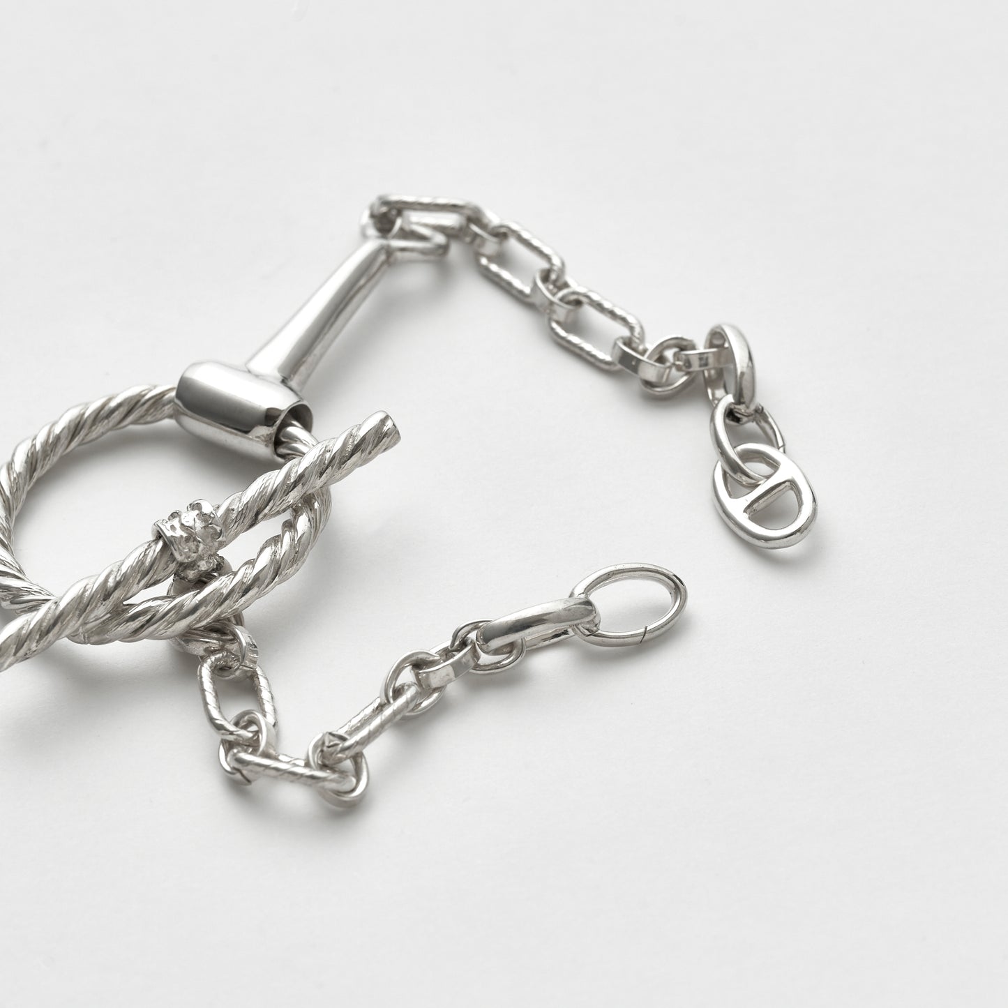 CIRCLE T CHAIN BRACELET/TWISTED DESIGN