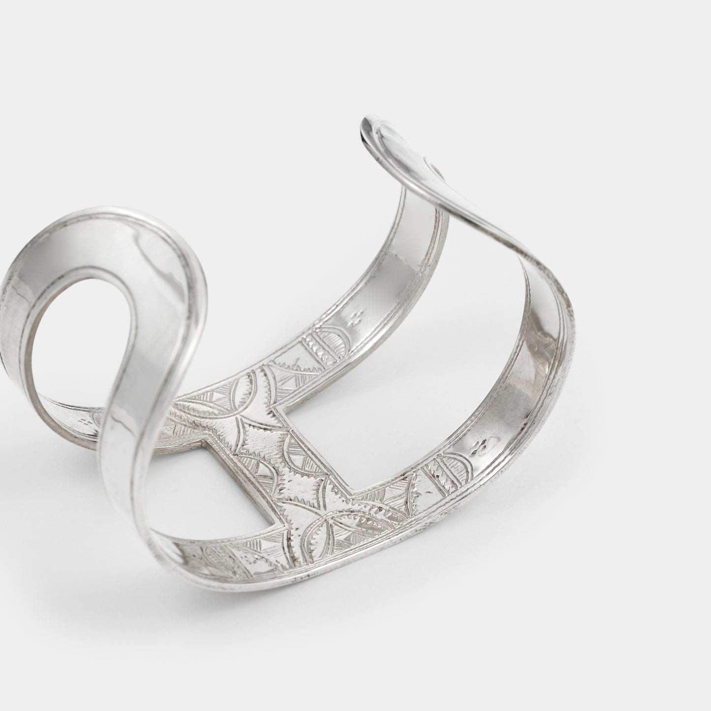 ETHNOS BANGLE