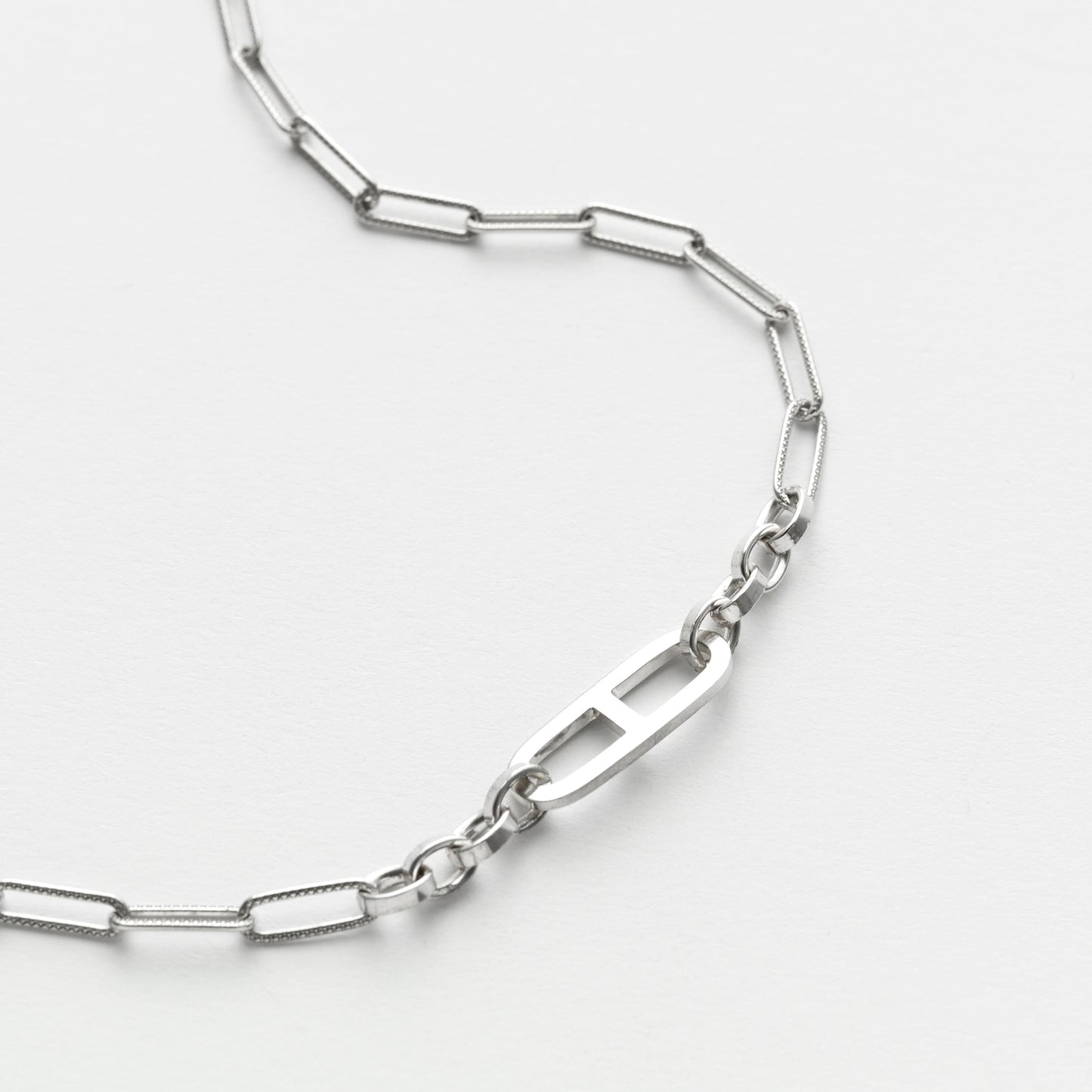 ANCHOR ENGRAVED CHAIN NECKLACE/SEAMLESS CRASP