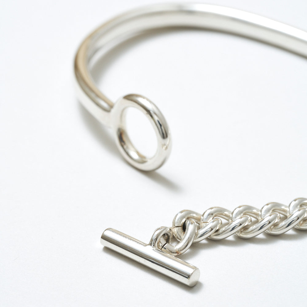 CIRCLE T-BAR BRACELET