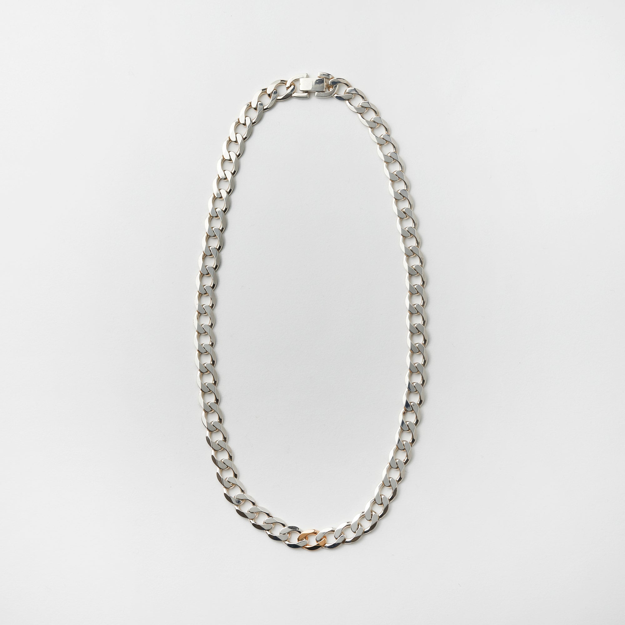 LARGE LIGHT CURB CHAIN NECKLACE