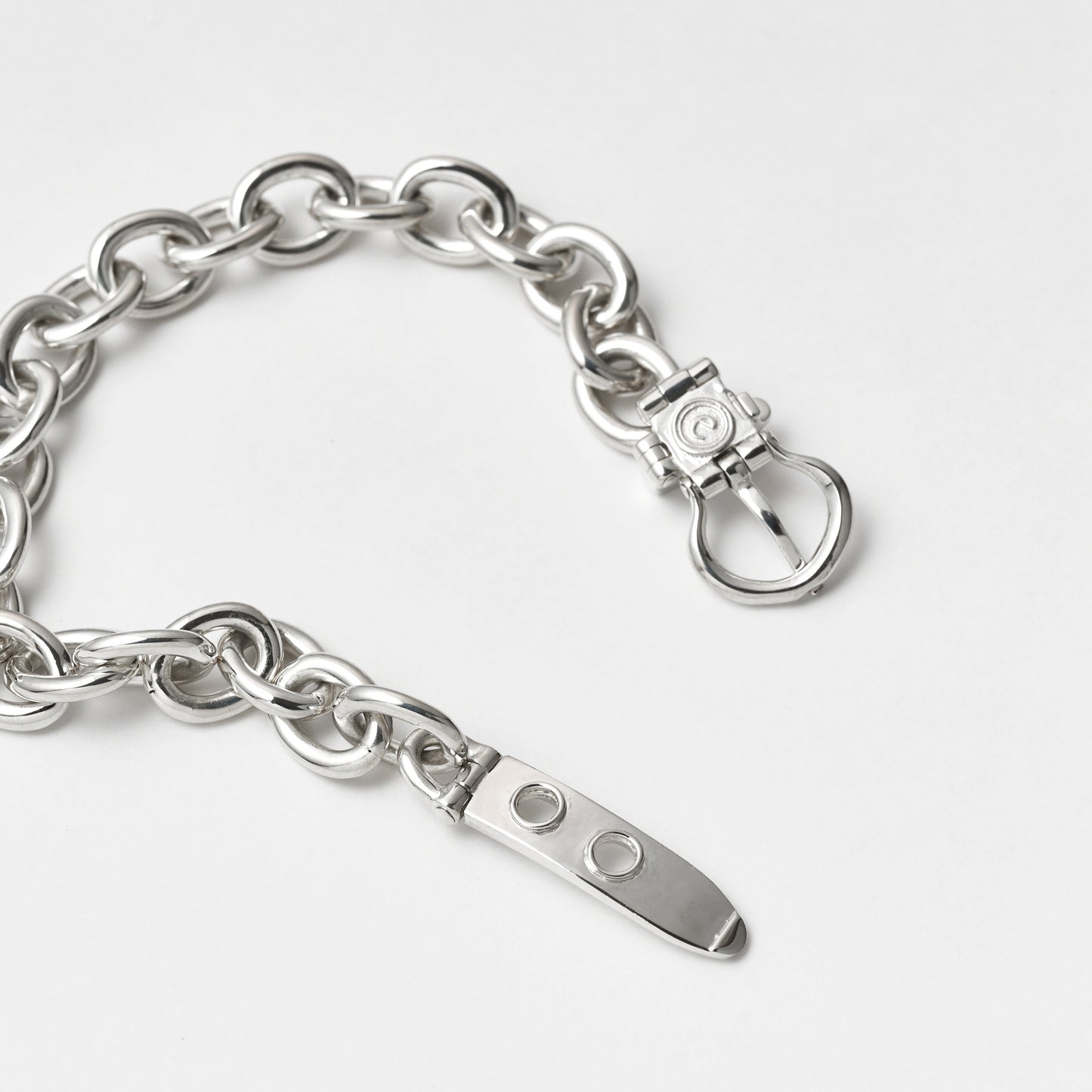 OVAL CHAIN HORSE SHOE BUCKLE BRACELET (S)